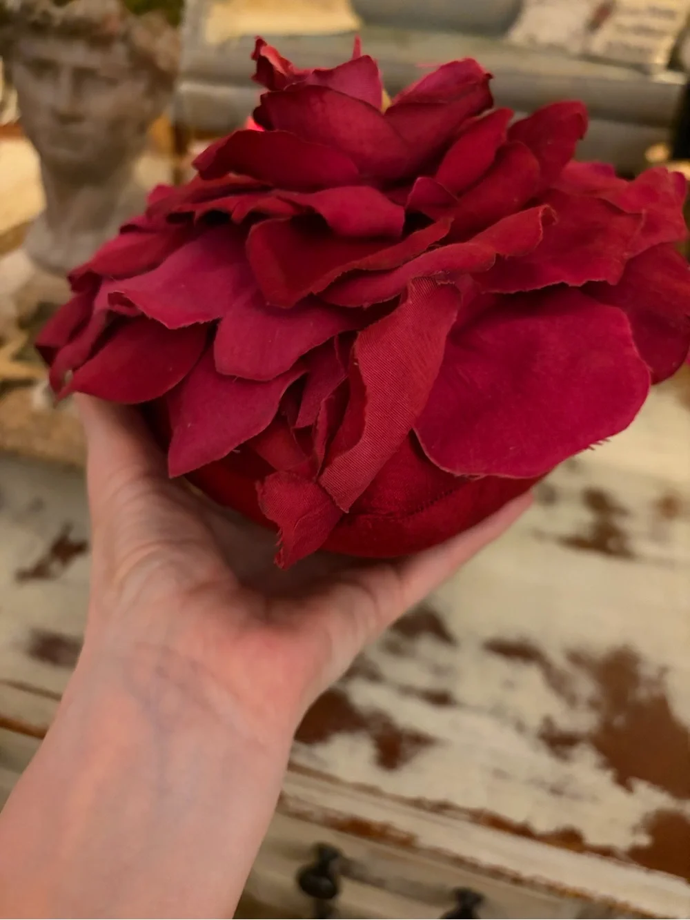EUC Bella Rosa Luxury Red Heart-Shaped Silk Flower Accent by Touch of Class